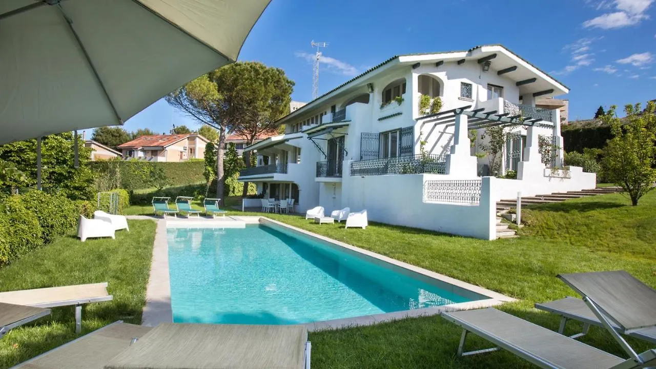 ריצ'יונה Villa Sarah 102 Emma Villas
