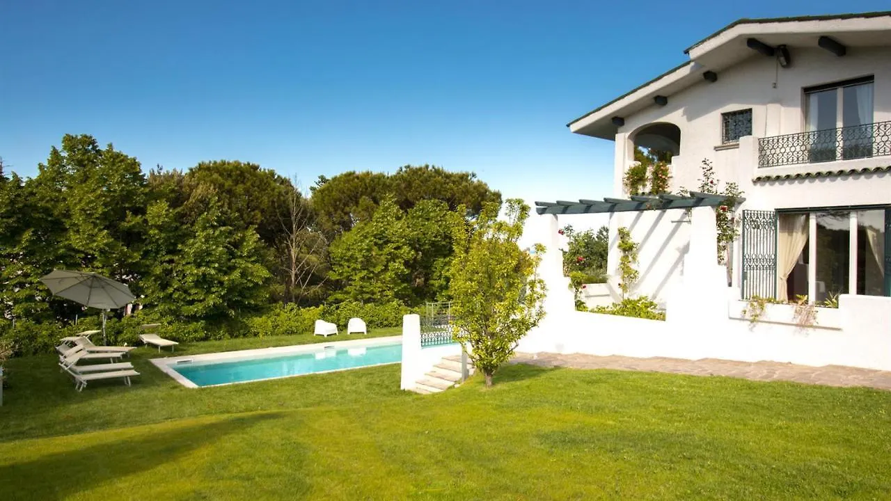 ריצ'יונה Villa Sarah 102 Emma Villas